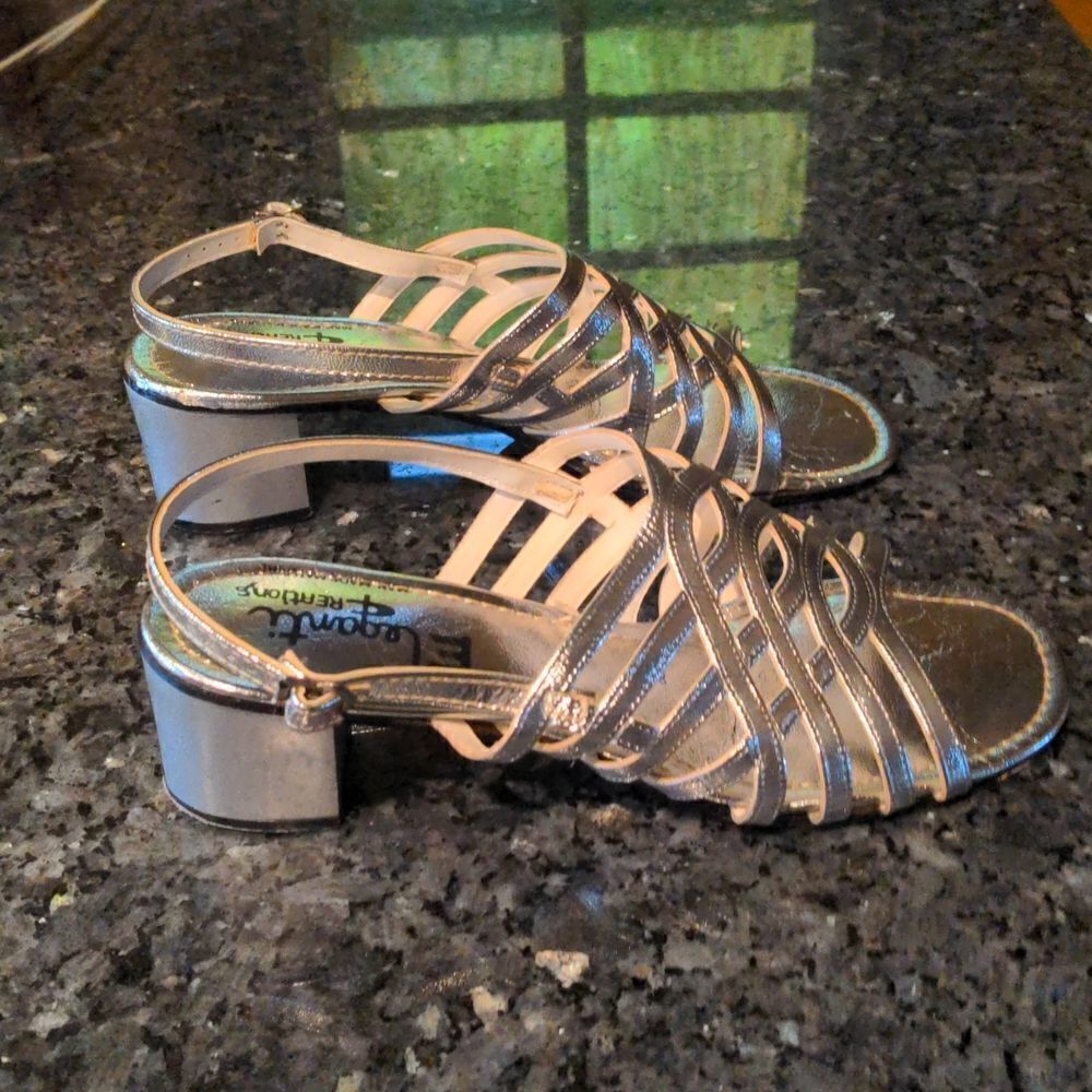 VTG Elegant Creations Silver Sandals Size 8.5 - Picture 5 of 12